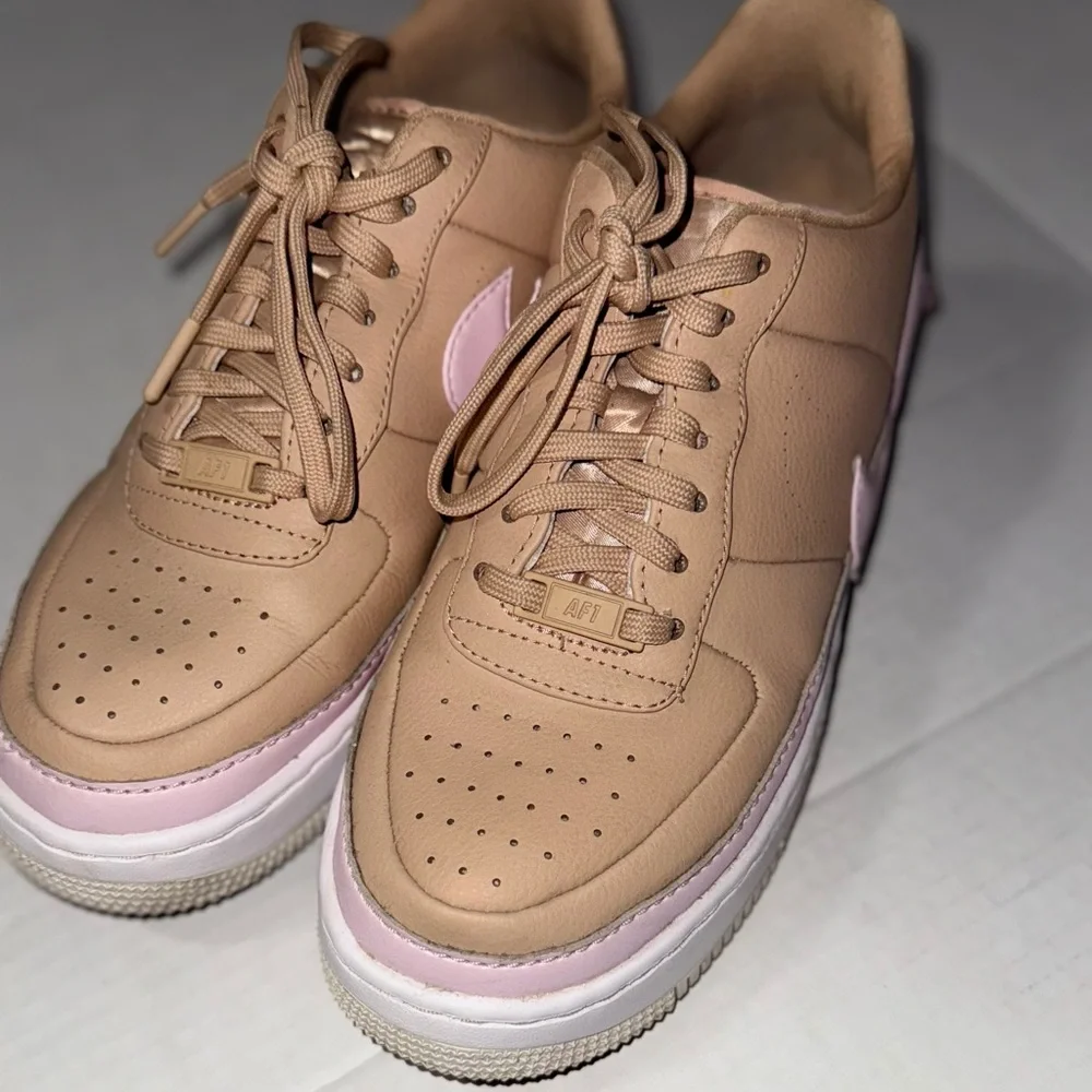 Nike Air Force 1 Tan & Pink